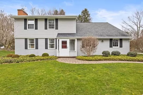 16 Peachtree Ln, Perinton, NY 14534