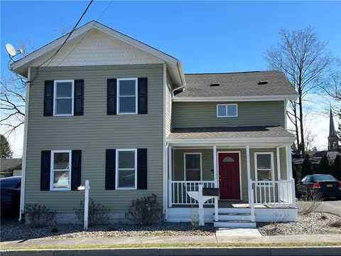 6 Exchange St, Phelps, NY 14532