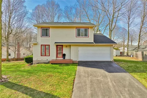 7 Todd Ln, Penfield, NY 14526