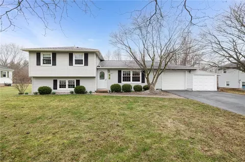 127 Glen Iris Dr, Rochester, NY 14623