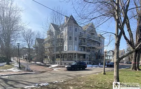 1 Pratt Ave #116, Chautauqua, NY 14722