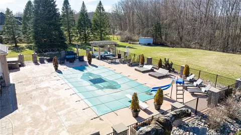 Exterior - 41 Stablegate Dr, Webster, NY 14580 photo 2 of 5