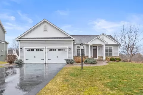 55 High Stone Cir, Pittsford, NY 14534