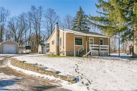 2402 Leroy Caledonia Rd, Le Roy, NY 14482