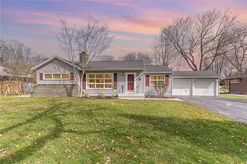 6 Parkview Dr, Rochester, NY 14625