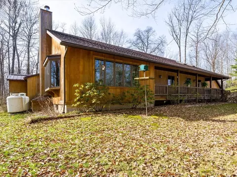 944 Iroquois Dr, Carlton, NY 14571