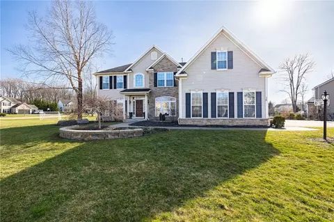 16 Galante Cir, Webster, NY 14580