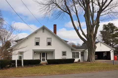 7120 Bayview Dr, Sodus Point, NY 14555