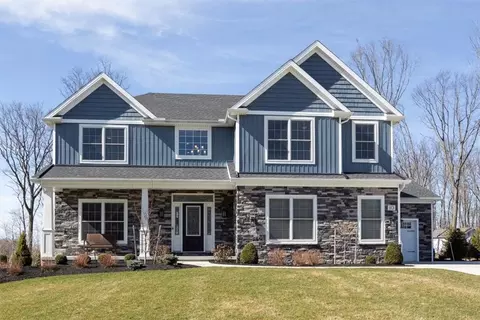 10 Hidden Oak Ct, Orchard Park, NY 14127
