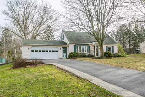200 Colony Ln, Rochester, NY 14623