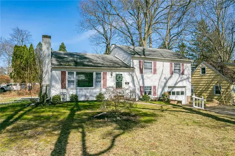 100 Ridgeview Dr, Perinton, NY 14445