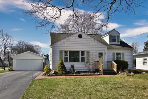 35 Idlewood Dr, Sweden, NY 14420