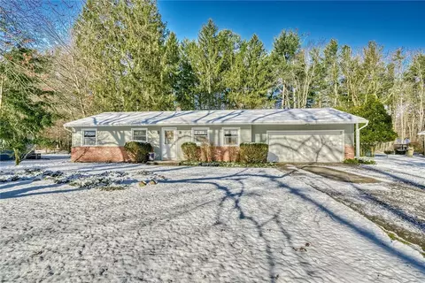 89 Harvest Rd, Perinton, NY 14450