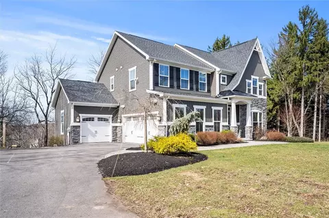 3200 Valley Dr, Walworth, NY 14568
