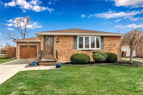 76 Lloyd Dr, Cheektowaga, NY 14225