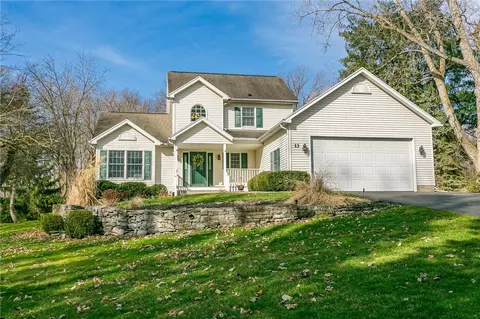 13 Creekview Dr, Chili, NY 14624