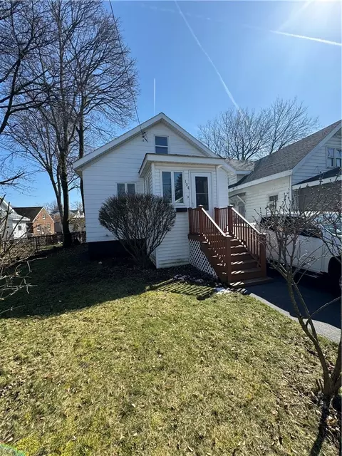 104 Chatham Pl, Syracuse, NY 13208