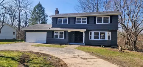 5 Folkside Ln, Perinton, NY 14450