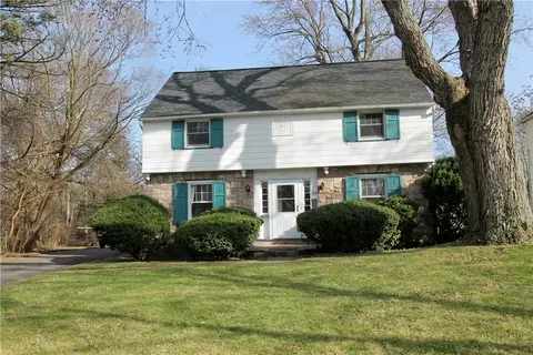26 Torrington Dr, Rochester, NY 14618