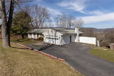 2434 Morrcrest Dr, Corning, NY 14830