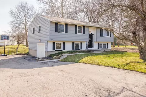 2119 Maiden Ln, Greece, NY 14626