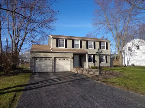 70 Blackwell Ln, Henrietta, NY 14467