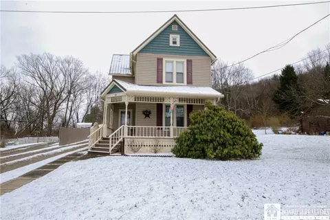 49 Water St, Carroll, NY 14738