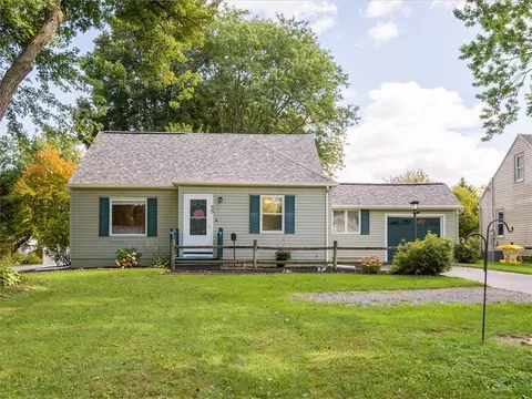 35 Jensen Dr, Chili, NY 14624