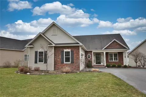 3890 Chatham Ln, Canandaigua, NY 14424