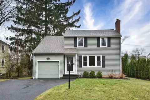 41 Clovercrest Dr, Rochester, NY 14618