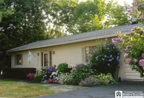4538 Canterbury Dr, Mayville, NY 14757