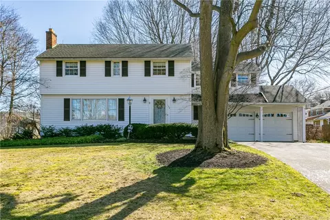132 Hefner Dr, Webster, NY 14580