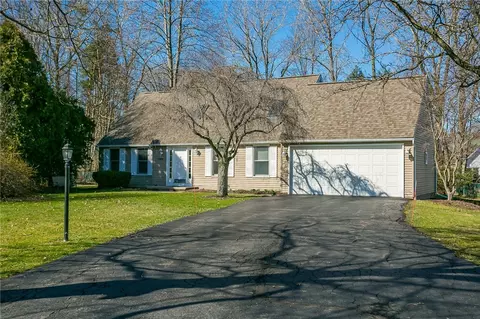 1346 Robin Hood Ln, Webster, NY 14580