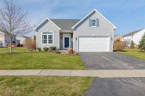 3159 Peacock Cir, Macedon, NY 14502