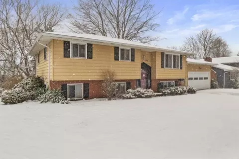 199 Larkspur Ln, Irondequoit, NY 14622