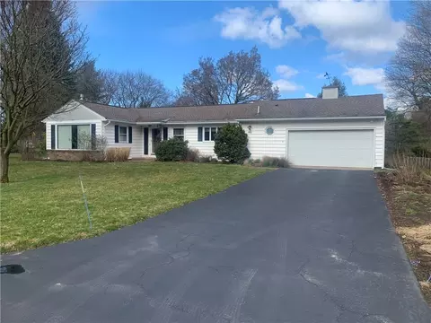 46 Lochnavar Pkwy, Pittsford, NY 14534