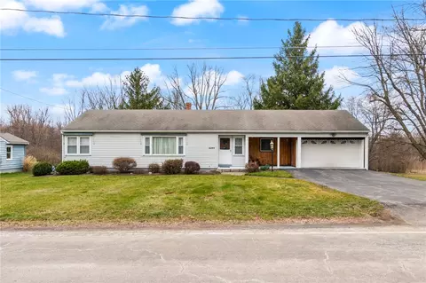 6244 Willow Dr, Williamson, NY 14589