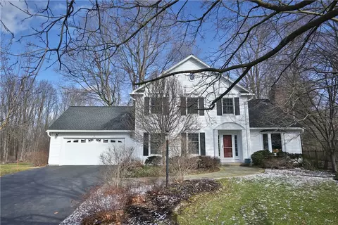 10 Caywood Ln, Perinton, NY 14450