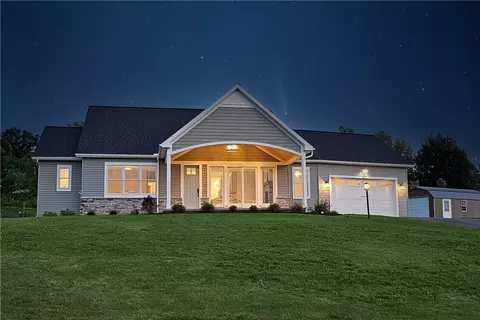 4517 Crystal Ridge Cir, Canandaigua, NY 14424