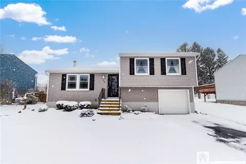 114 Oakhill Dr, Hamburg, NY 14075