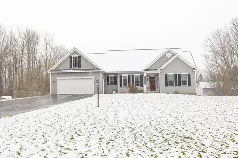 5217 Maxwell Rd, Farmington, NY 14425