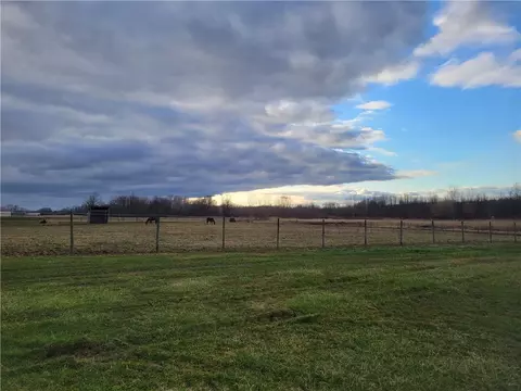 1270 Payne Rd, Farmington, NY 14425
