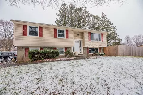 150 Centerwood Dr, Greece, NY 14616