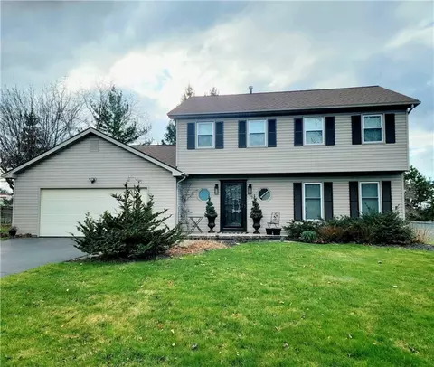 752 Shorecliff Dr, Greece, NY 14612