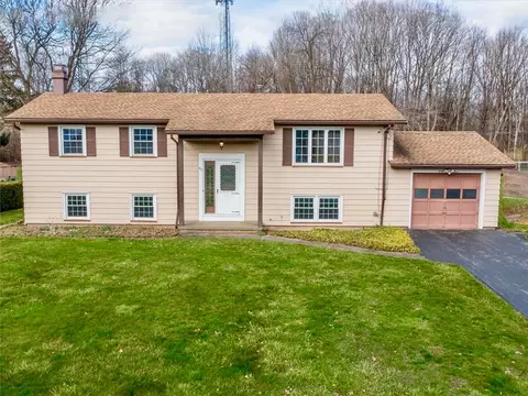 43 Edward Ln, Parma, NY 14559