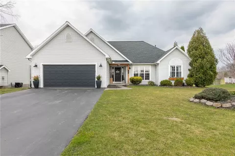 401 Everwild Ln, Macedon, NY 14502