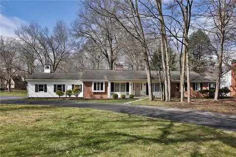 5 Wood Gate, Pittsford, NY 14534