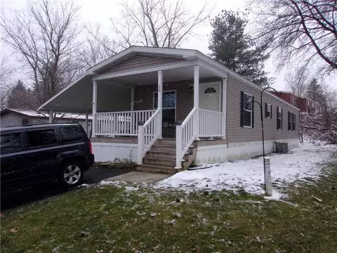 10 Gwyn Ln, Bloomfield, NY 14469