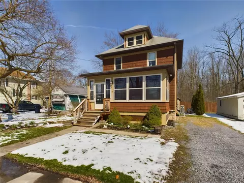 19 Pine St, Seneca Falls, NY 13148