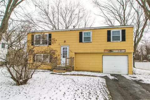 1221 Hinchey Rd, Gates, NY 14624